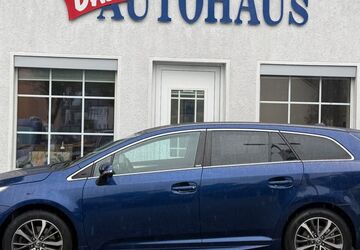 Toyota Avensis 156.000 km 10.900 &euro; Marl 45770